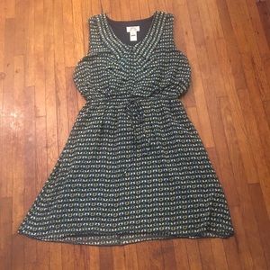 Adorable sleeveless collared dress 👗
